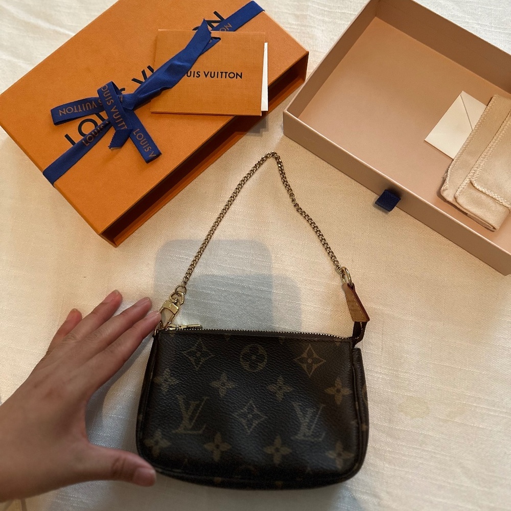 Louis Vuitton mini pochette